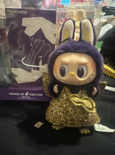 POPMART  LABUBU PRONOUNCE  WINGS OF FORTUNE Vinyl Plush Hanging Card photo review