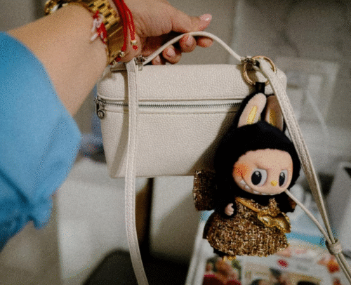 POPMART  LABUBU PRONOUNCE  WINGS OF FORTUNE Vinyl Plush Hanging Card photo review