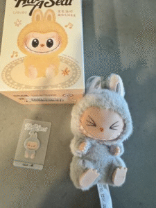 POPMART THE MONSTERS LABUBU Have a Seat Vinyl Plush Blind Box photo review