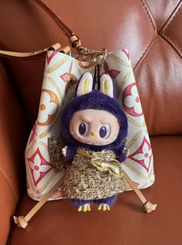 POPMART  LABUBU PRONOUNCE  WINGS OF FORTUNE Vinyl Plush Hanging Card photo review